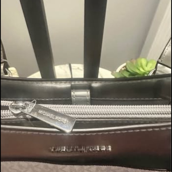 Michael Kors Jet Set Travel Large Logo Multifunction Pocket Tote Bag in Pale Sil - Picture 3 of 10